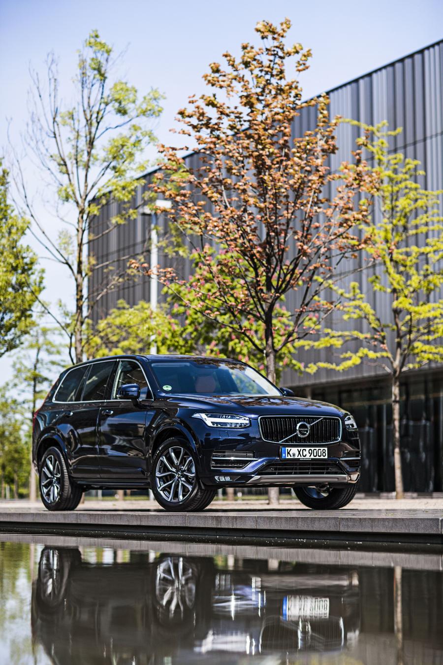  Volvo XC90 D5 Momentum 2015 года  (фото 22 из 26)